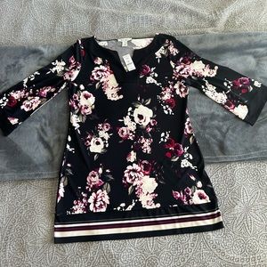 White House Black Market women’s black and pink floral tunic top|v neck| size L